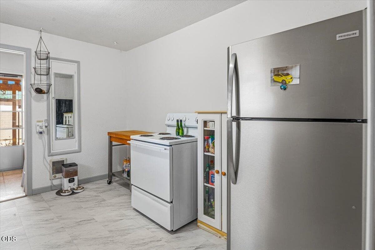 Photo of 303 NW Birch Avenue 6 of 28