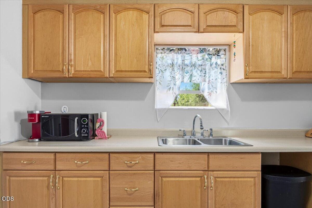 Photo of 303 NW Birch Avenue 7 of 28