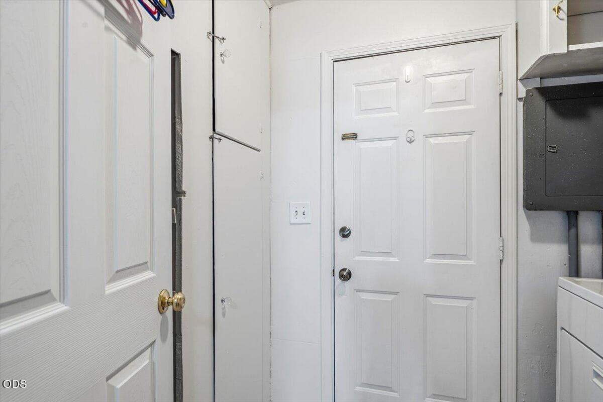 Photo of 303 NW Birch Avenue 10 of 28