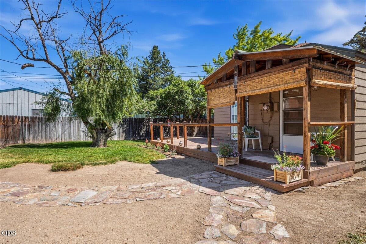 Photo of 303 NW Birch Avenue 19 of 28
