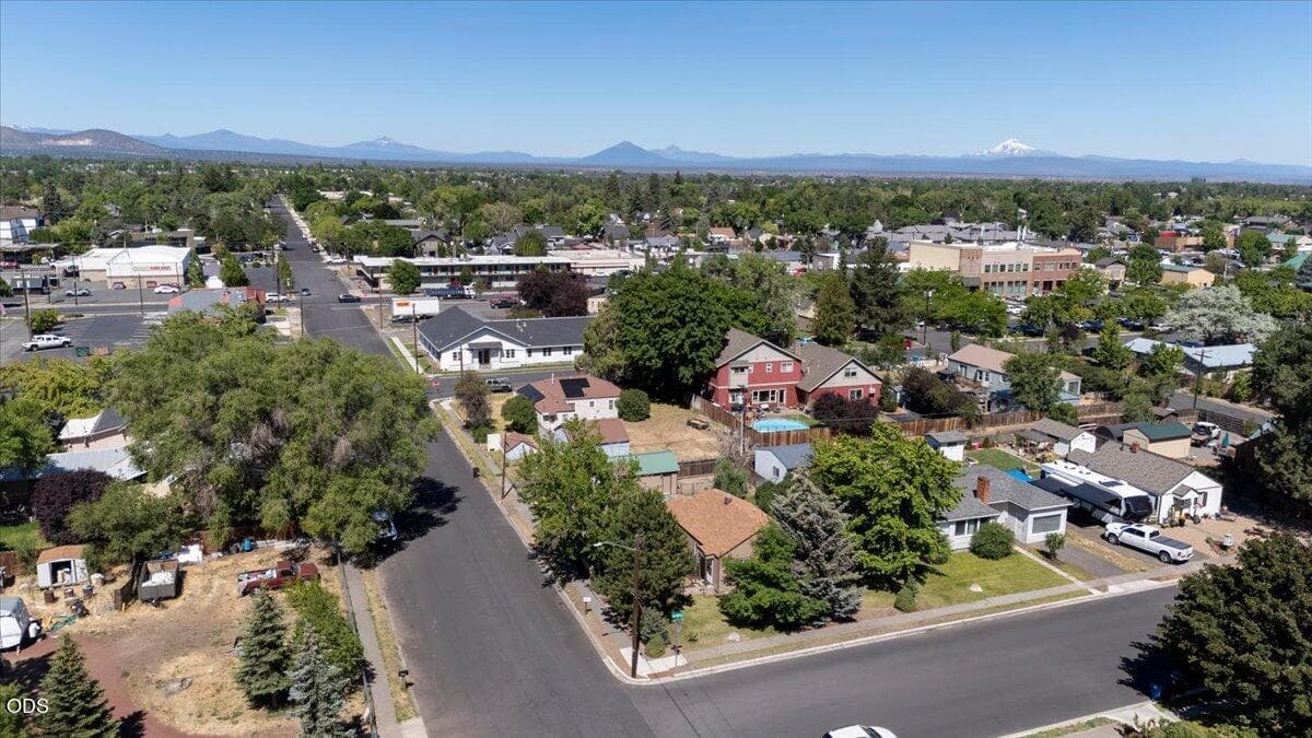 Photo of 303 NW Birch Avenue 27 of 28