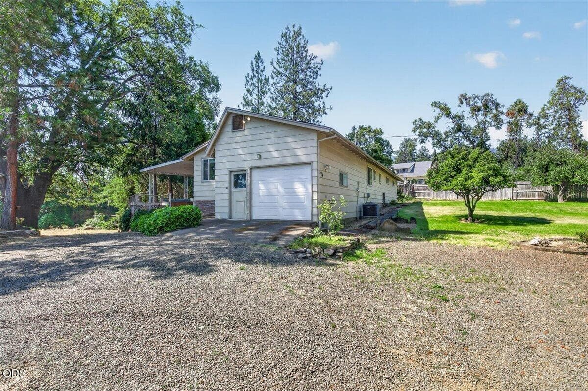 Photo of 624 Crowson 1 of 41