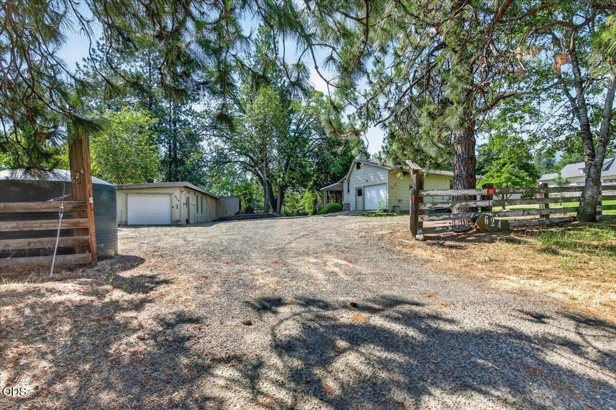 Photo of 624 Crowson 3 of 41