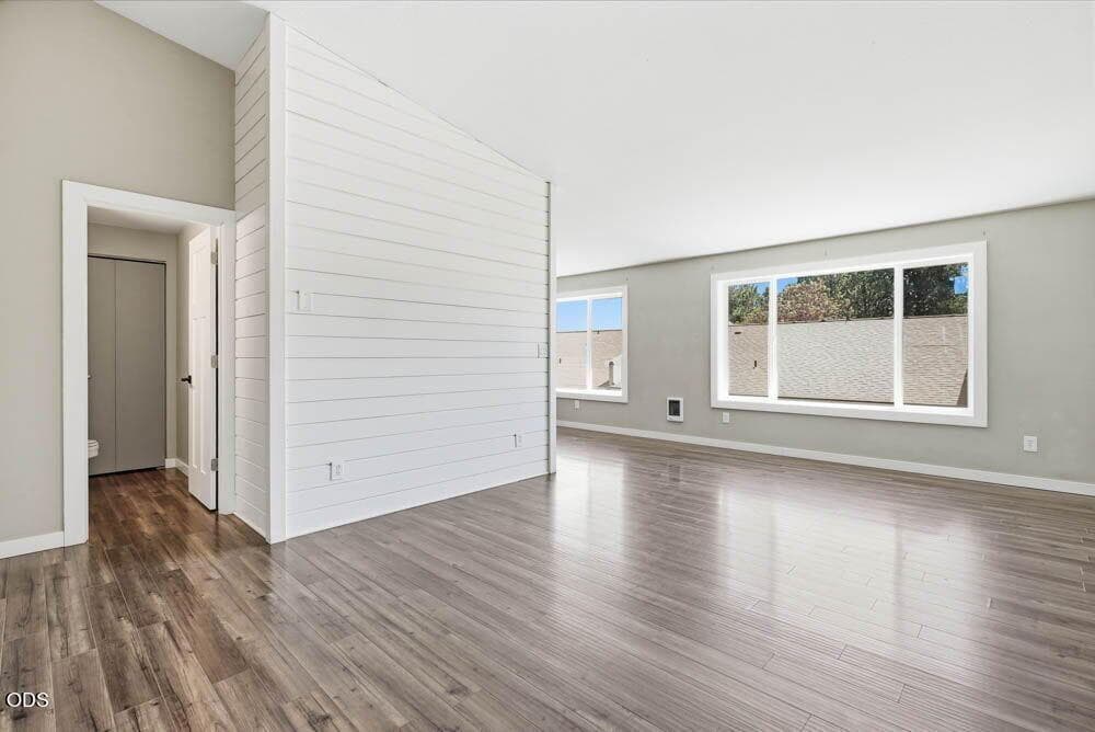 Photo of 980 SE Centennial 7 of 31