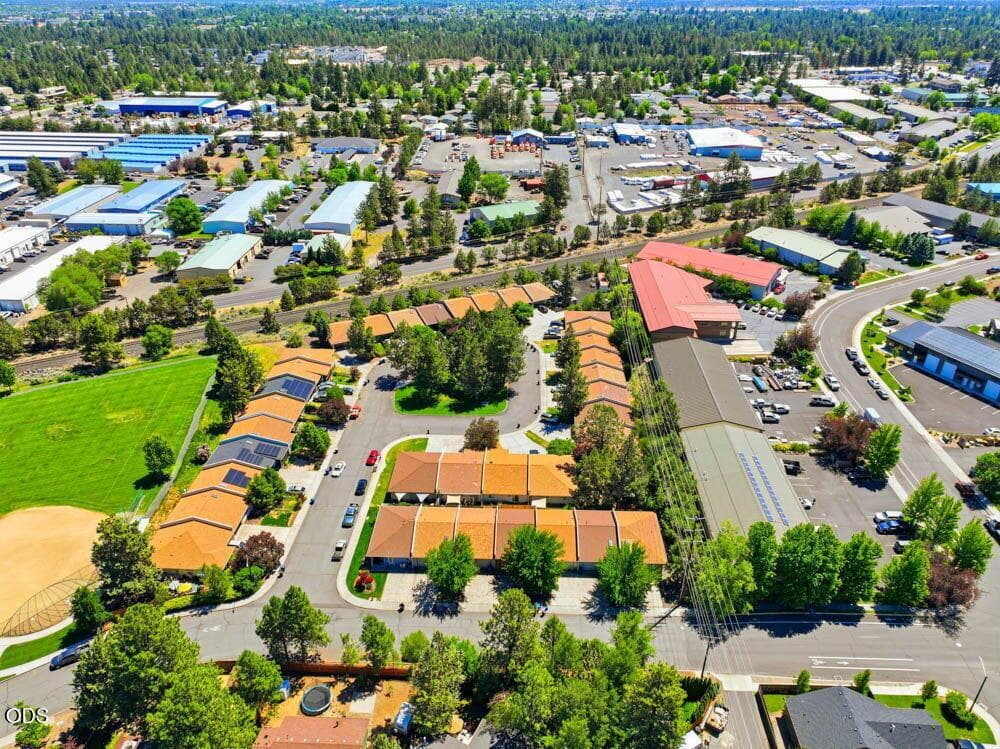 Photo of 980 SE Centennial 27 of 31