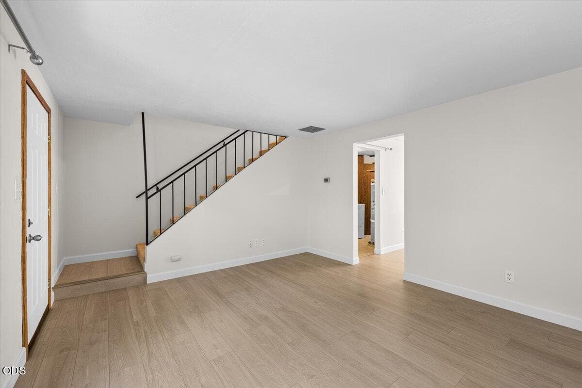Photo of 369 Glenn 5 of 19