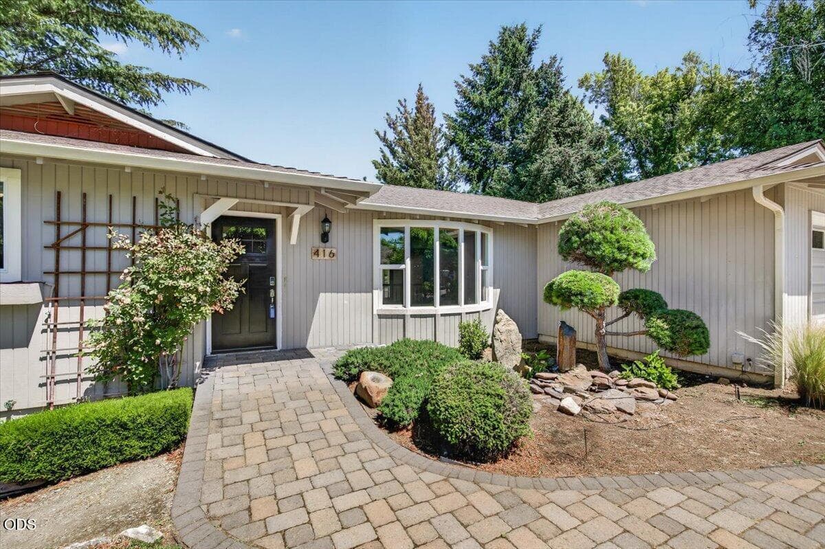 Photo of 416 Picadilly 2 of 28