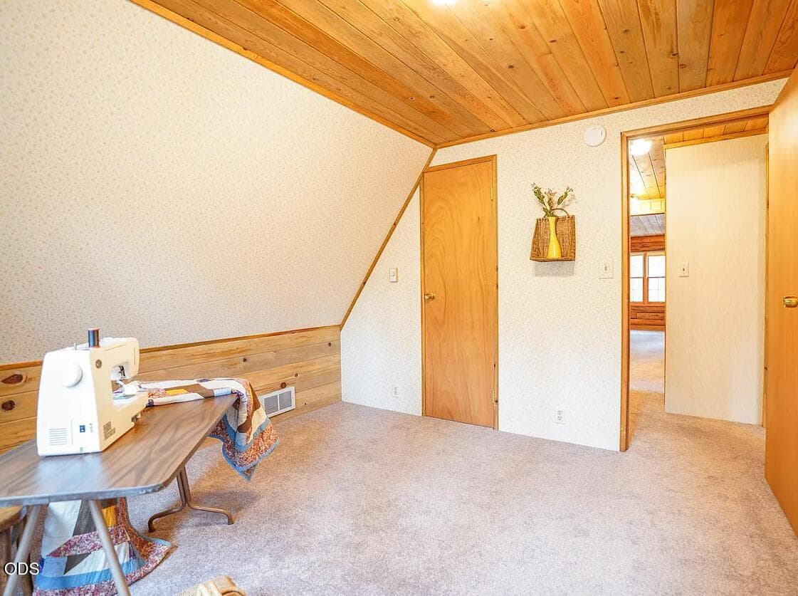 Guest bedroom