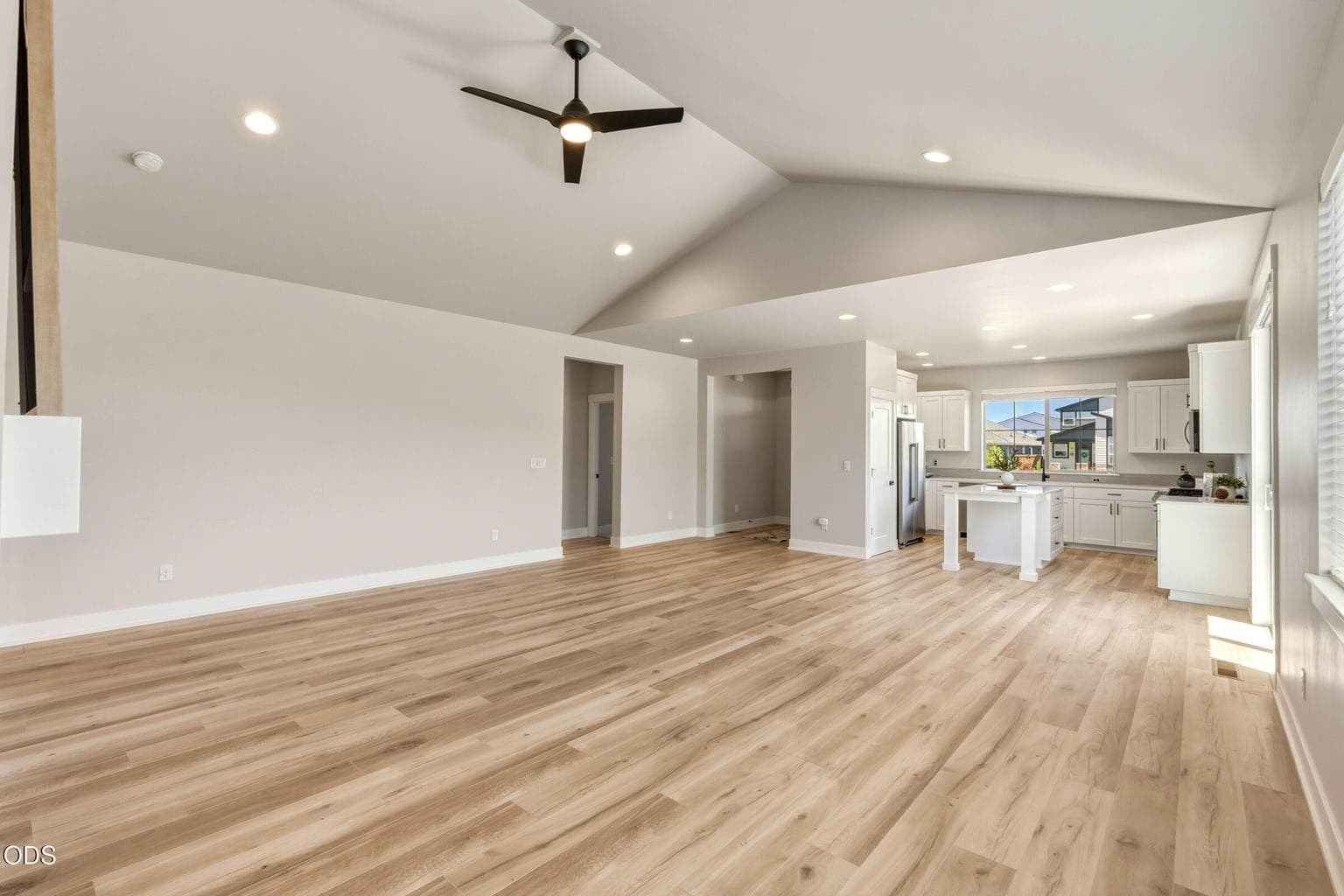 Photo of 3741 NE Petrosa Avenue 16 of 58