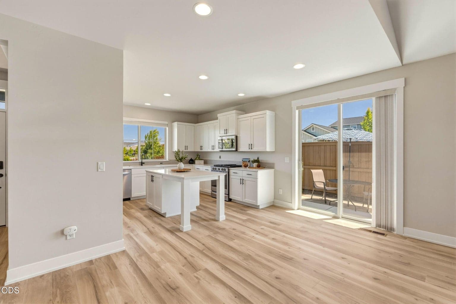 Photo of 3741 NE Petrosa Avenue 23 of 58