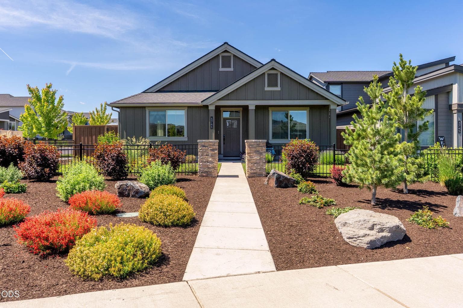 Photo of 3741 Petrosa 1 of 42