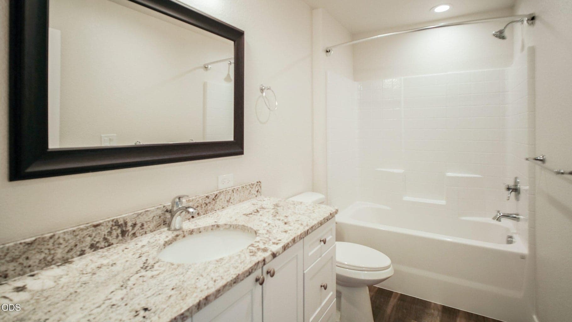 Photo of 5499 Shalynn 4 of 21