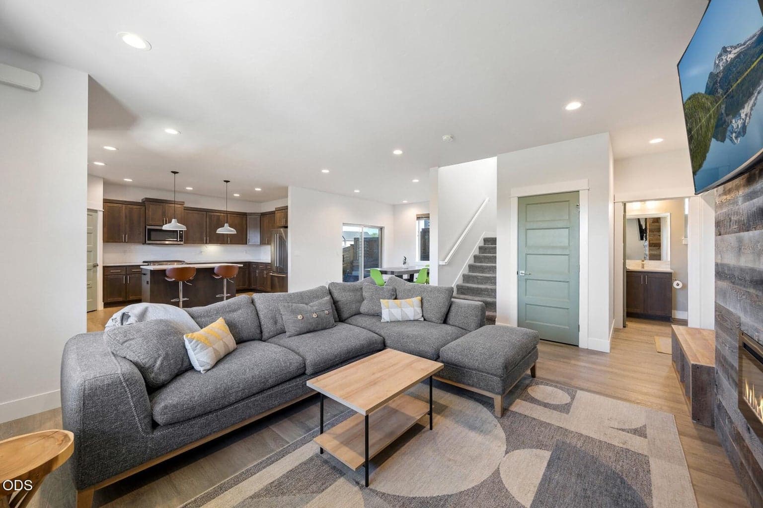 Photo of 2350 NE Purcell Court 10 of 45