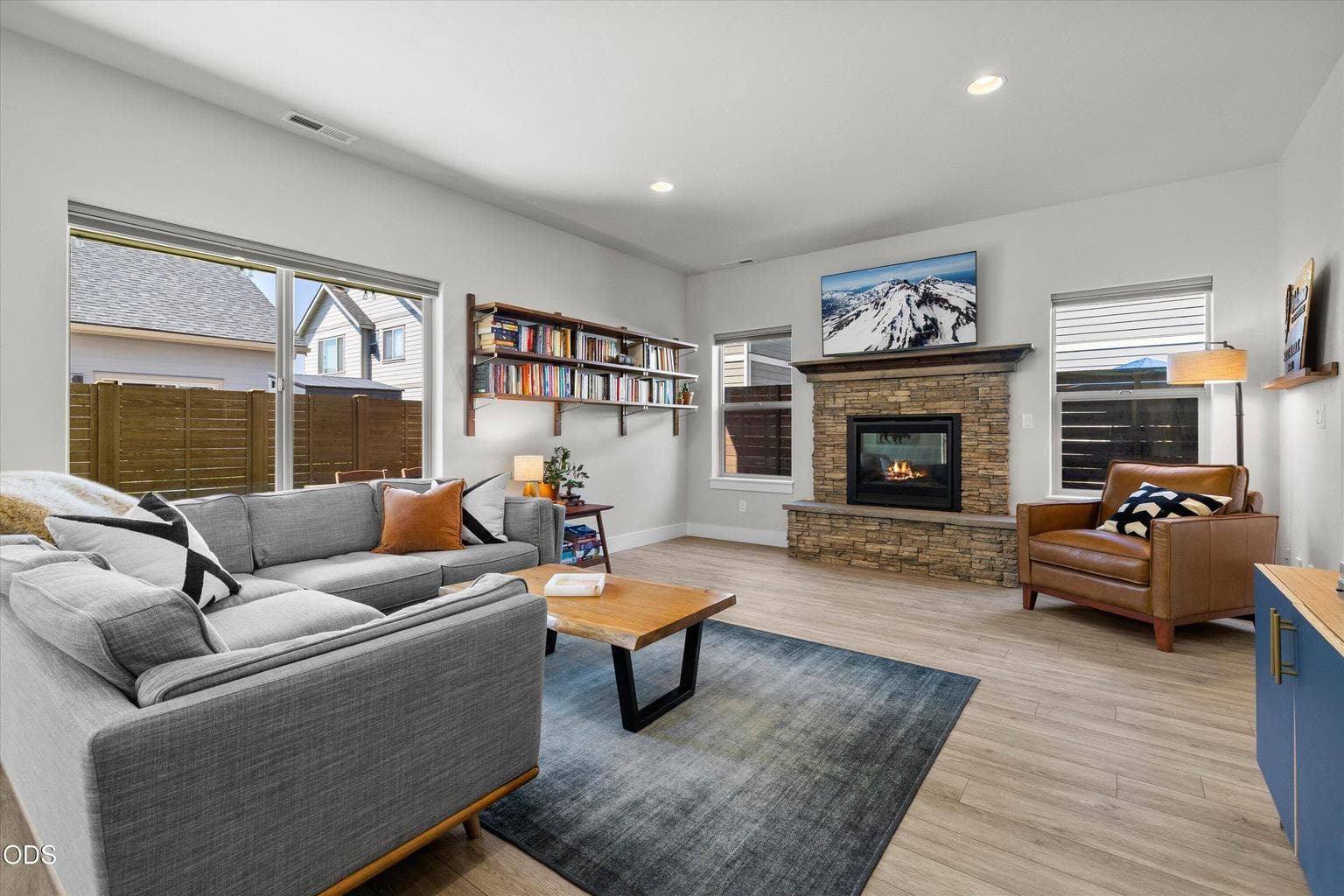 Large and bright main room
