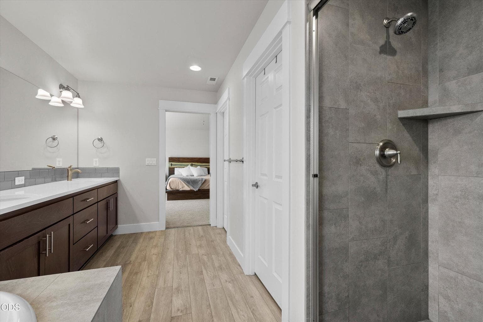 Large primary bath