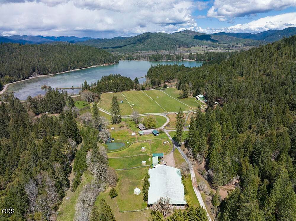 Photo of 910 Reeves Creek 1 of 73