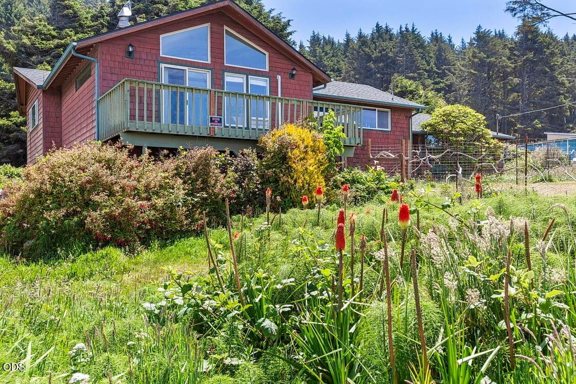 Photo of 95489 Highway 101 1 of 48