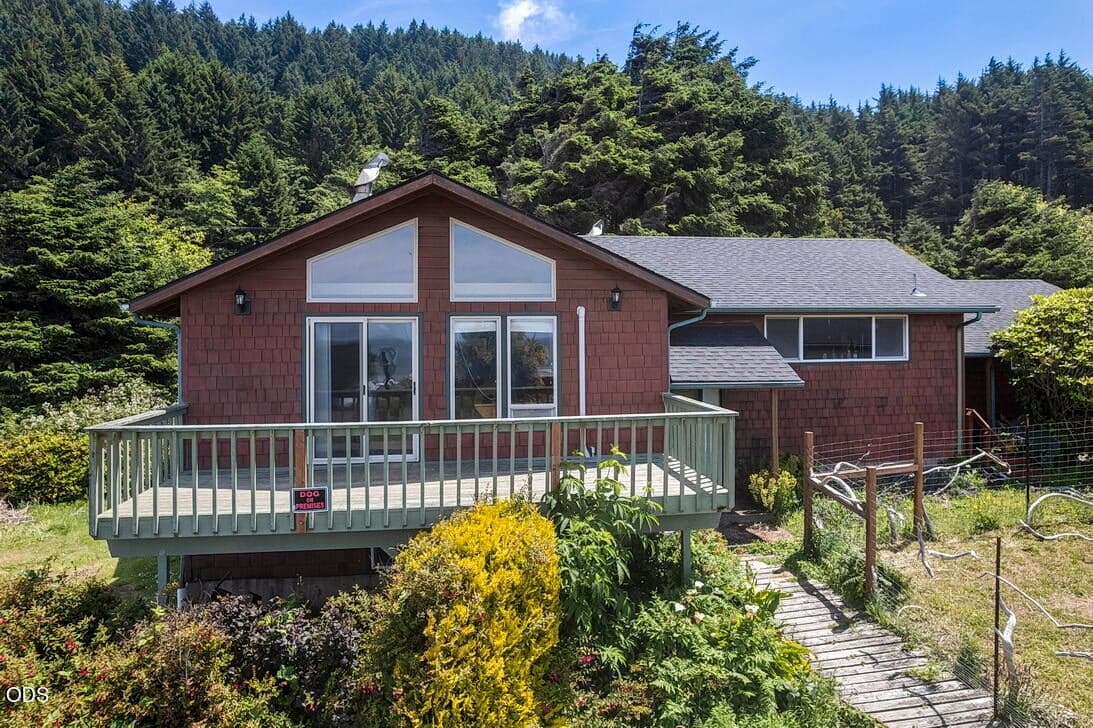 Photo of 95489 Highway 101 2 of 48