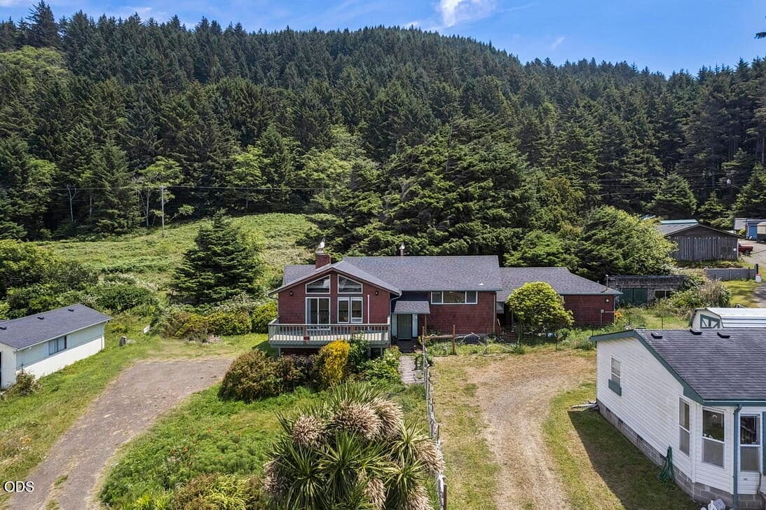 Photo of 95489 Highway 101 3 of 48