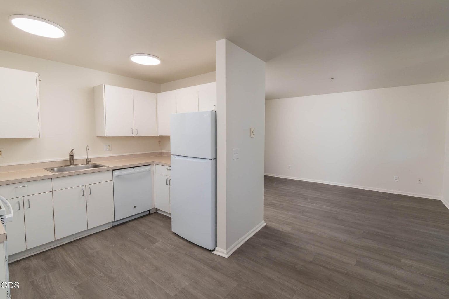 Photo of 1031 4th 2 of 24