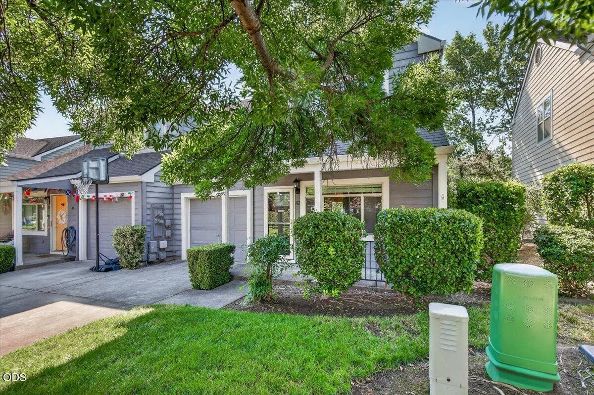 Photo of 162 Crocker 2 of 28