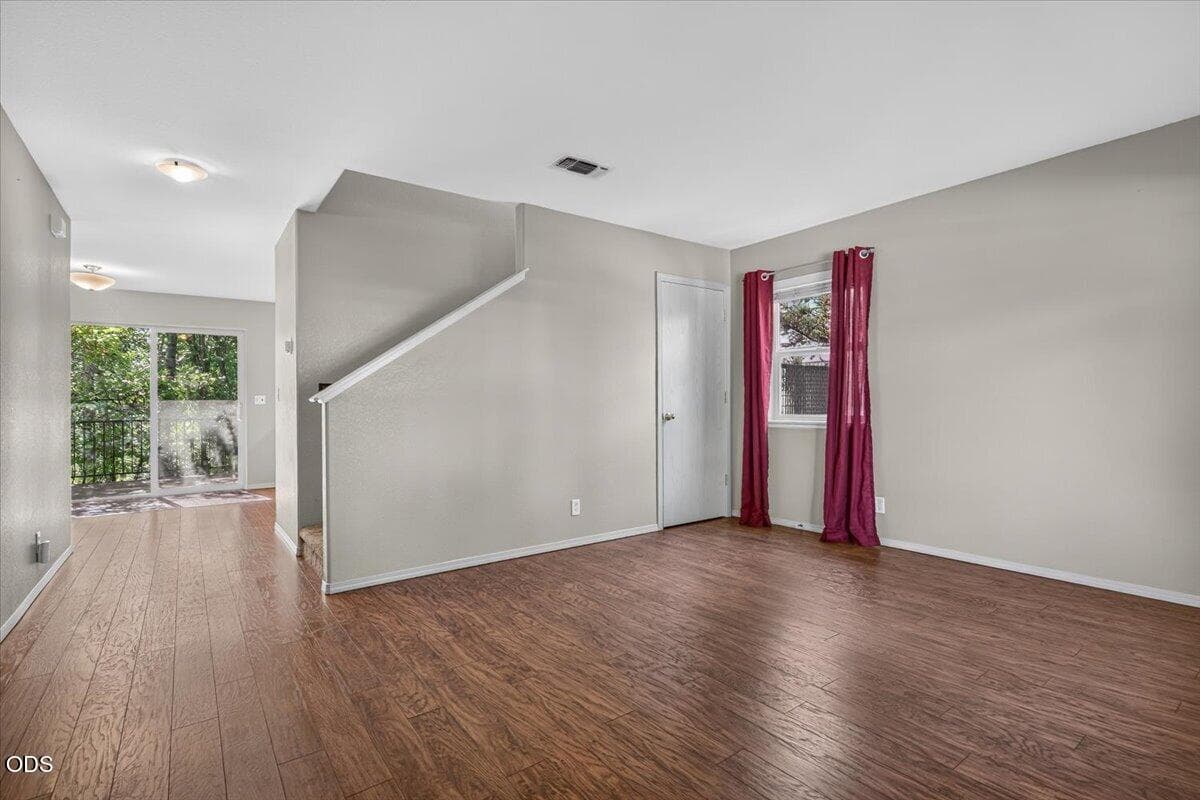 Photo of 162 Crocker 5 of 28