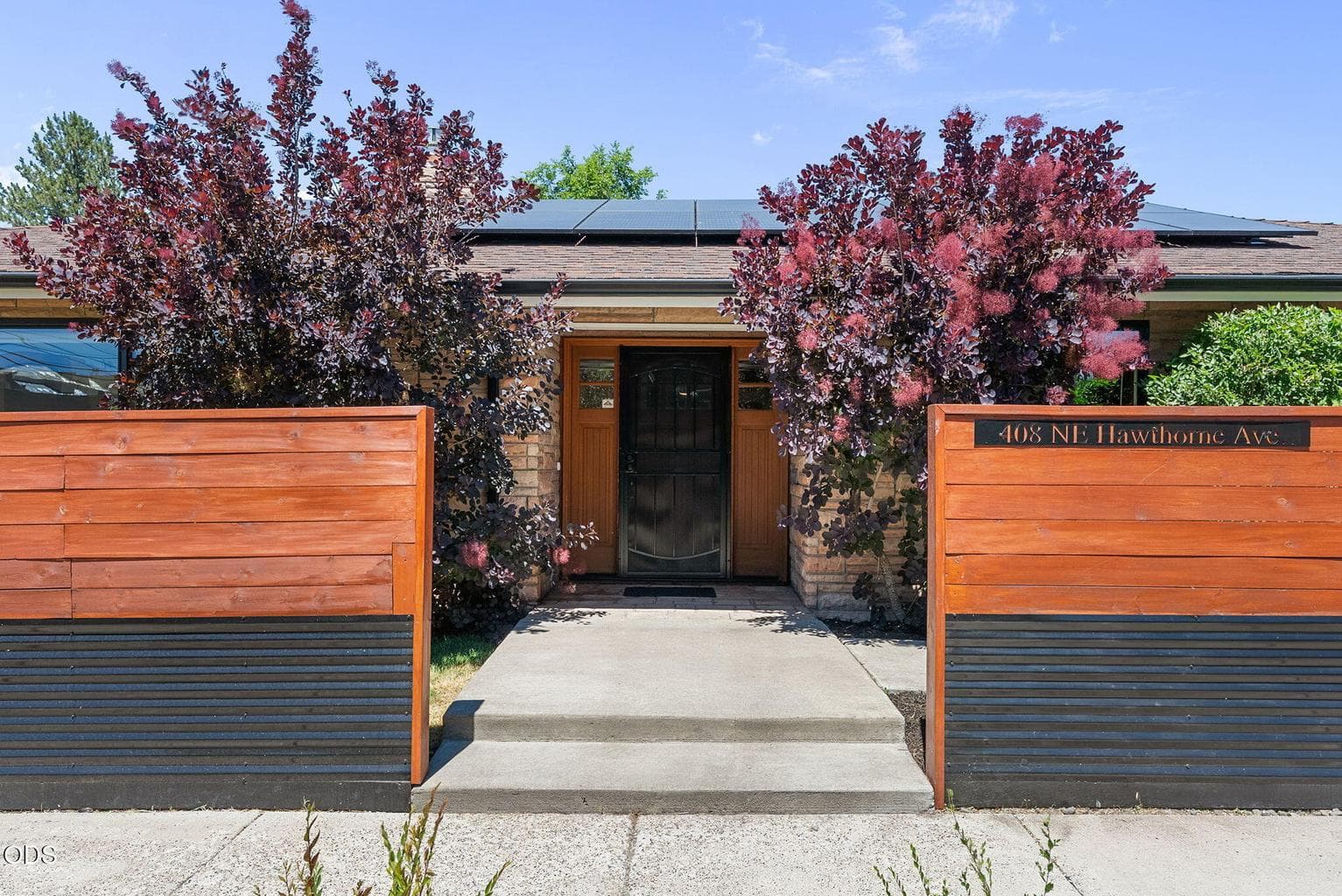 Photo of 408 Hawthorne 2 of 35