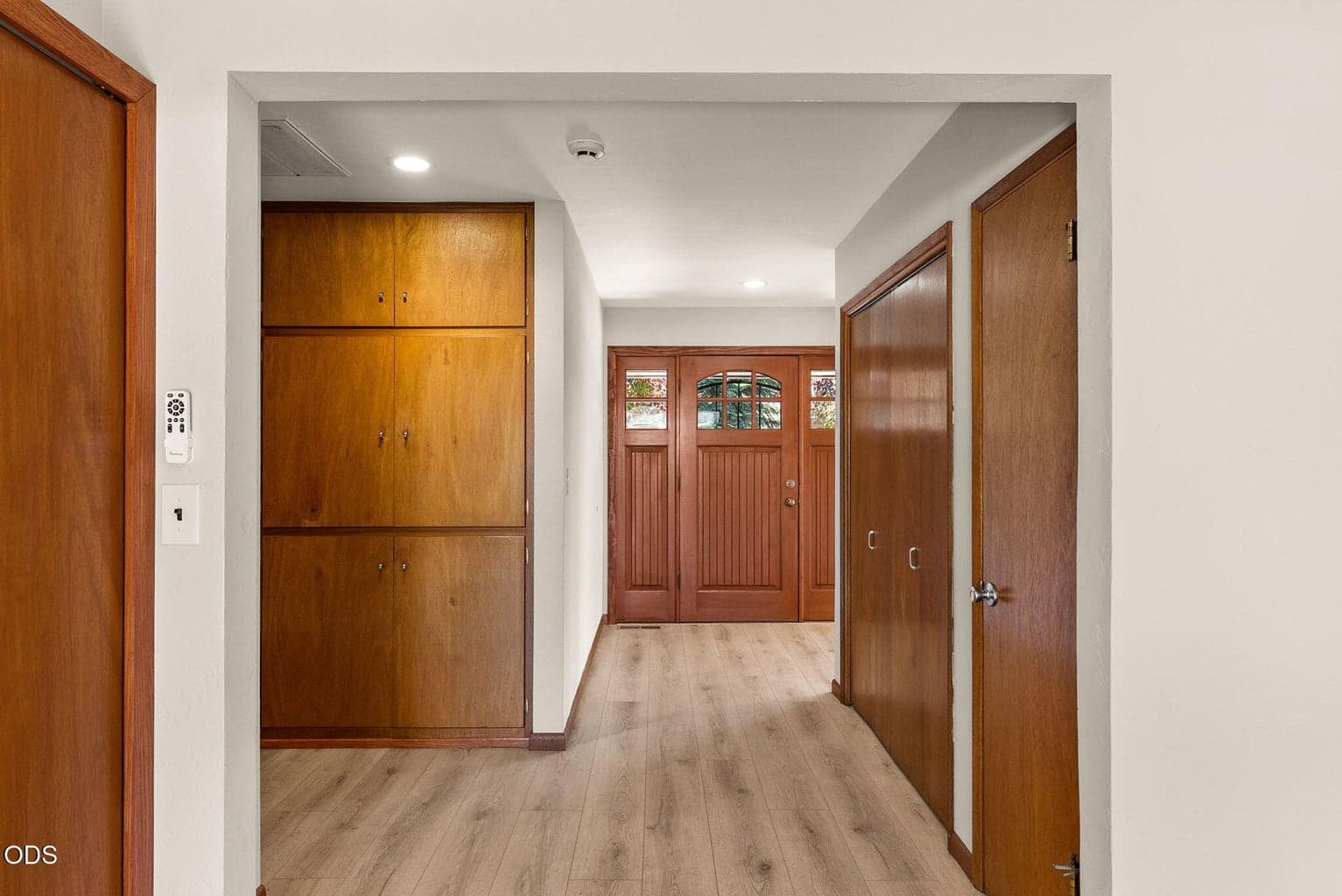 Photo of 408 Hawthorne 3 of 35