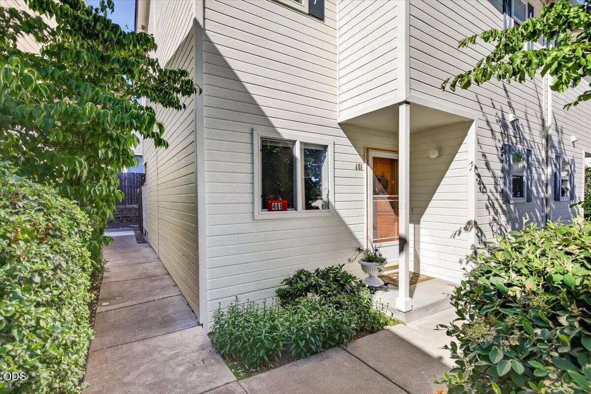 Photo of 461 Tulipan 1 of 24