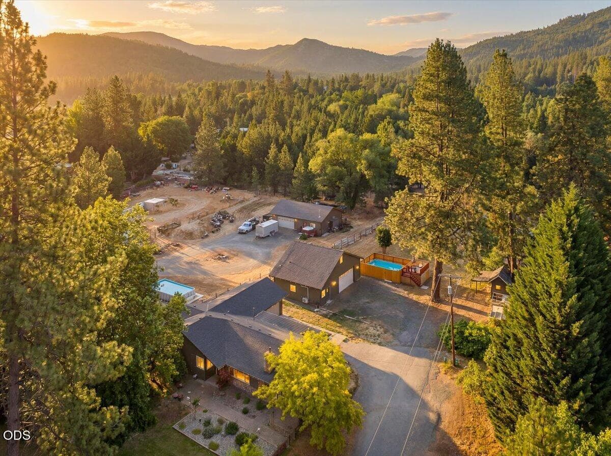 Photo of 8027 Evans Creek 1 of 49