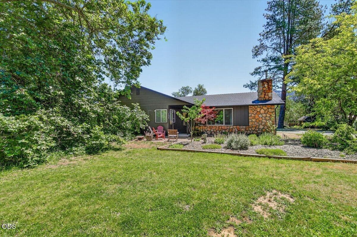 Photo of 8027 Evans Creek 2 of 49