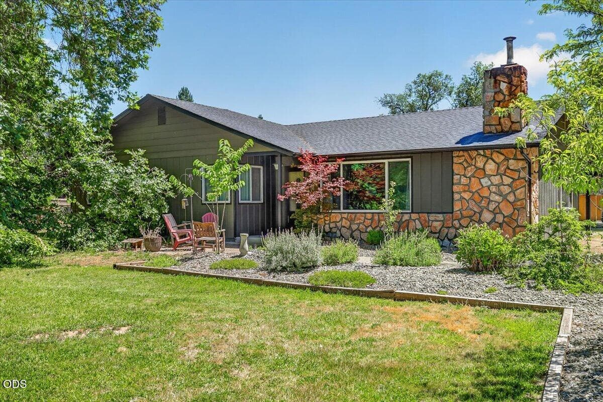 Photo of 8027 Evans Creek 3 of 49