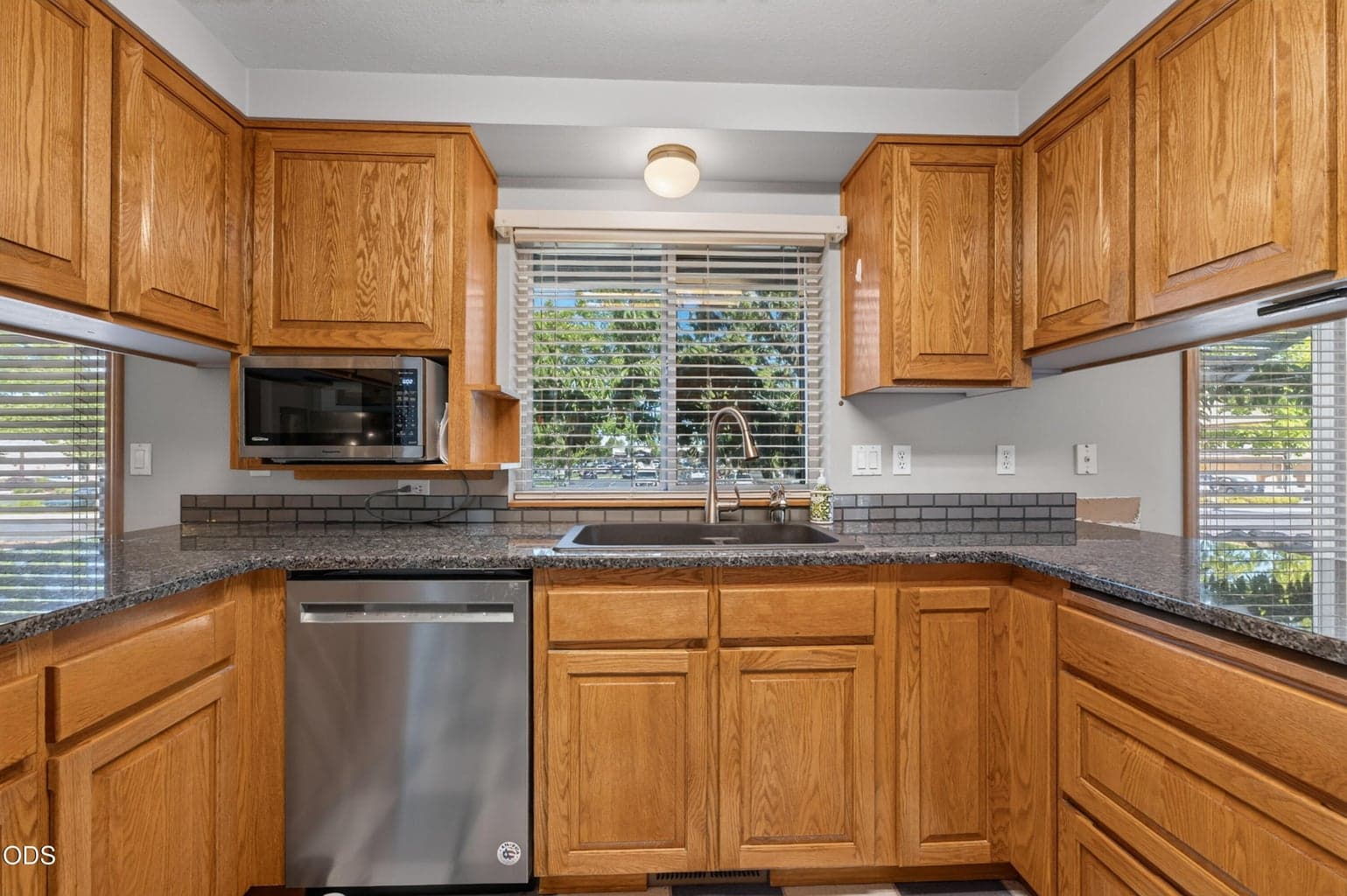 Photo of 854 SW 23rd Court 9 of 29