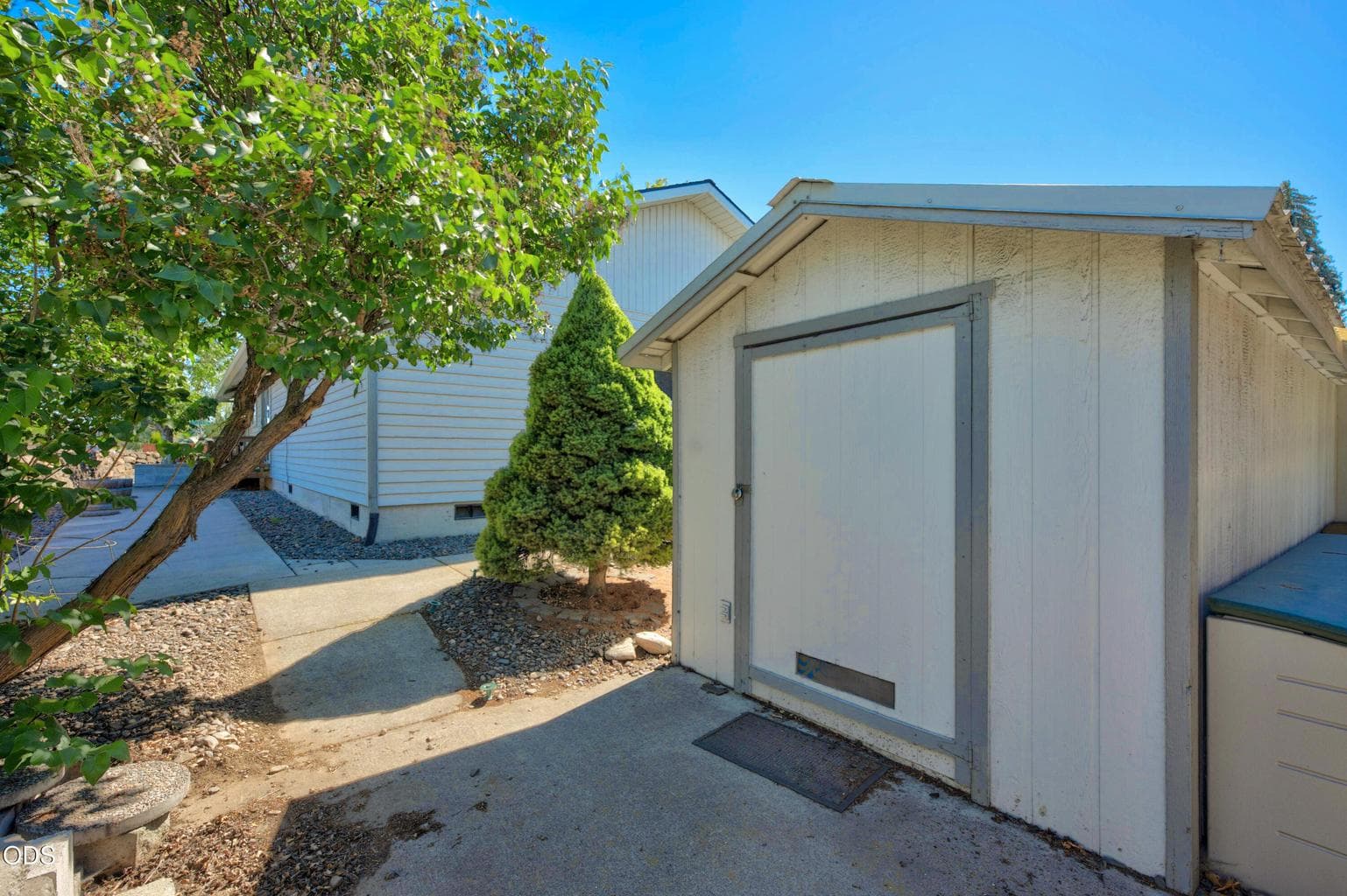 Photo of 854 SW 23rd Court 25 of 29
