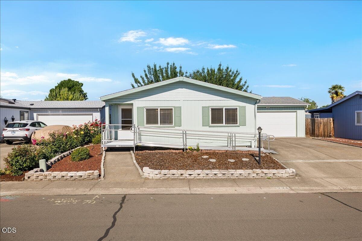 Photo of 555 Freeman 1 of 24