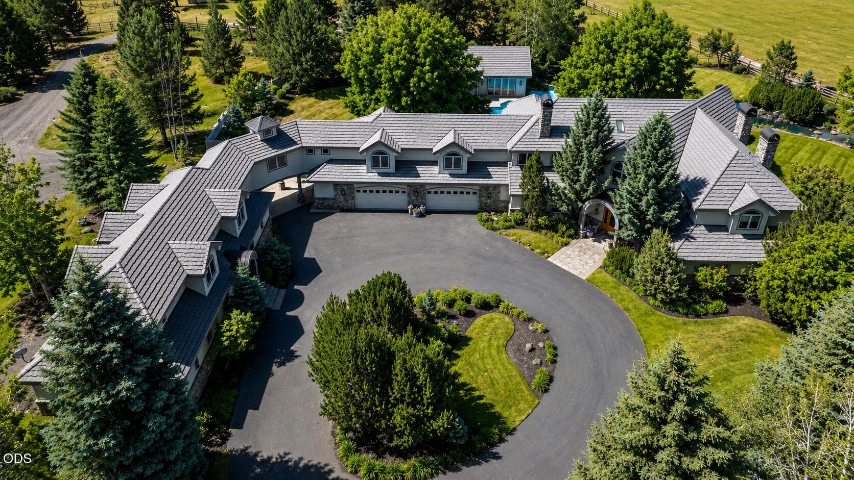 Photo of 67480 Cloverdale 2 of 62