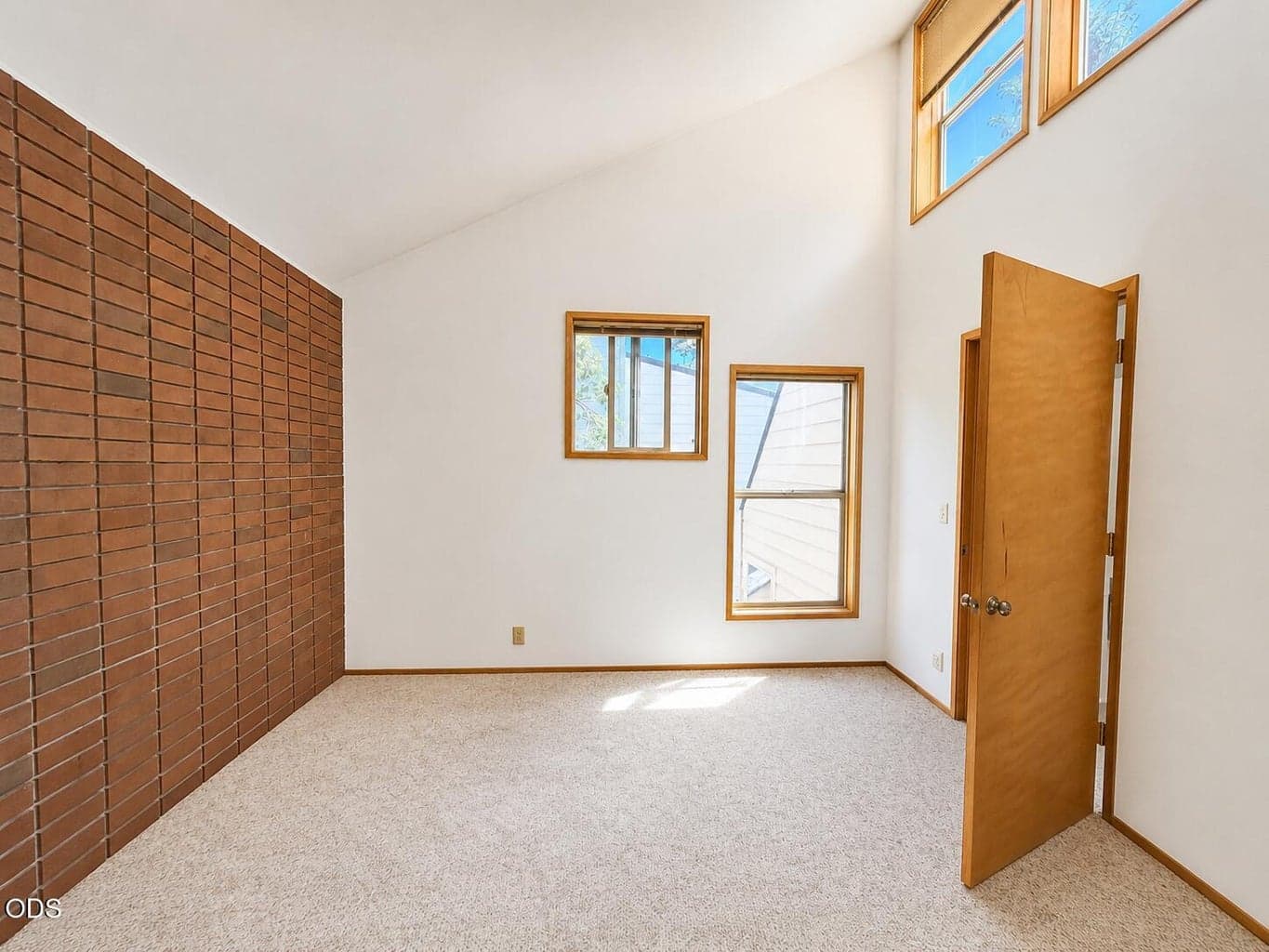 Photo of 1952 NE Otelah Place 9 of 25