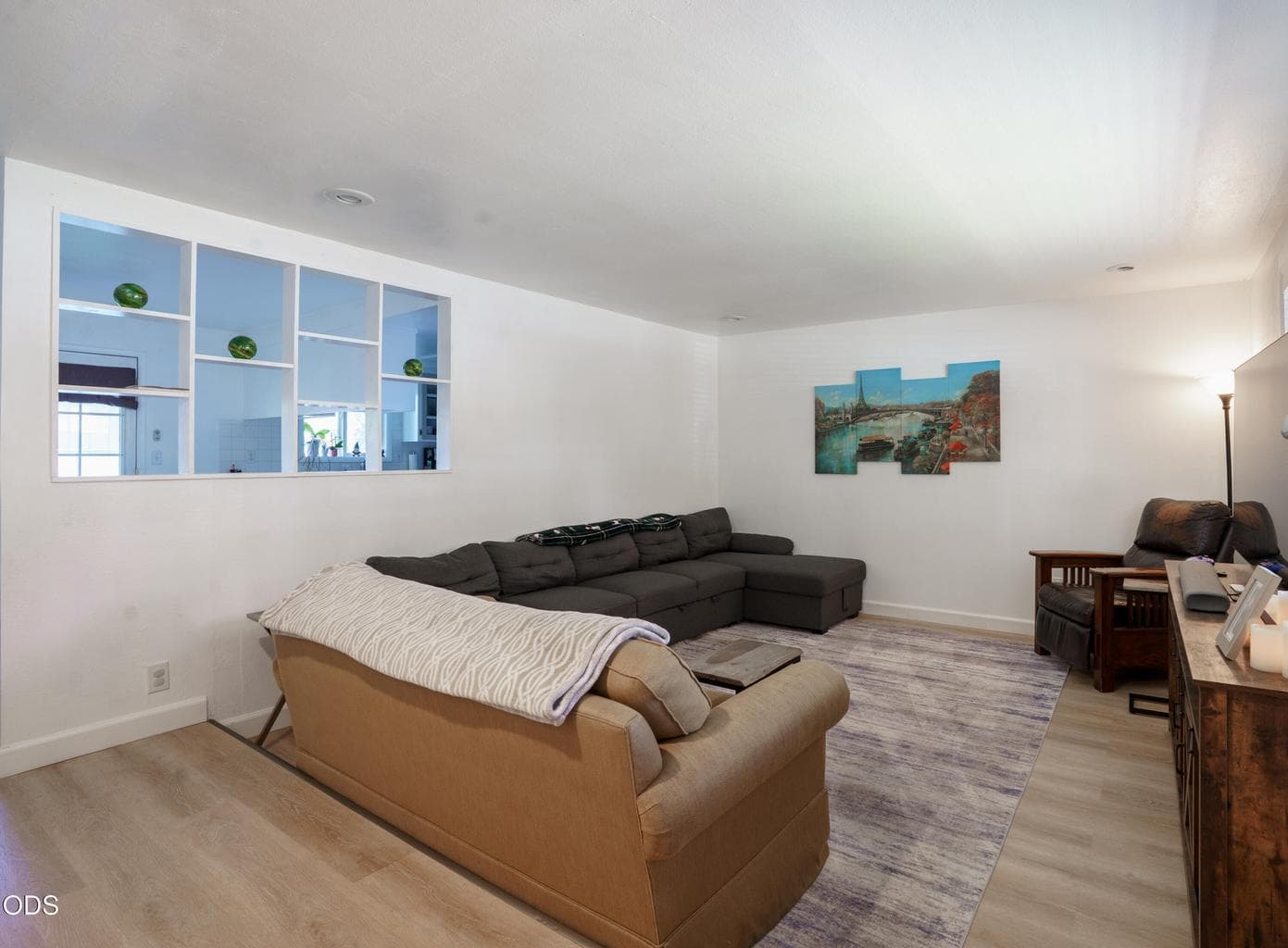 Photo of 609 Archwood 4 of 14