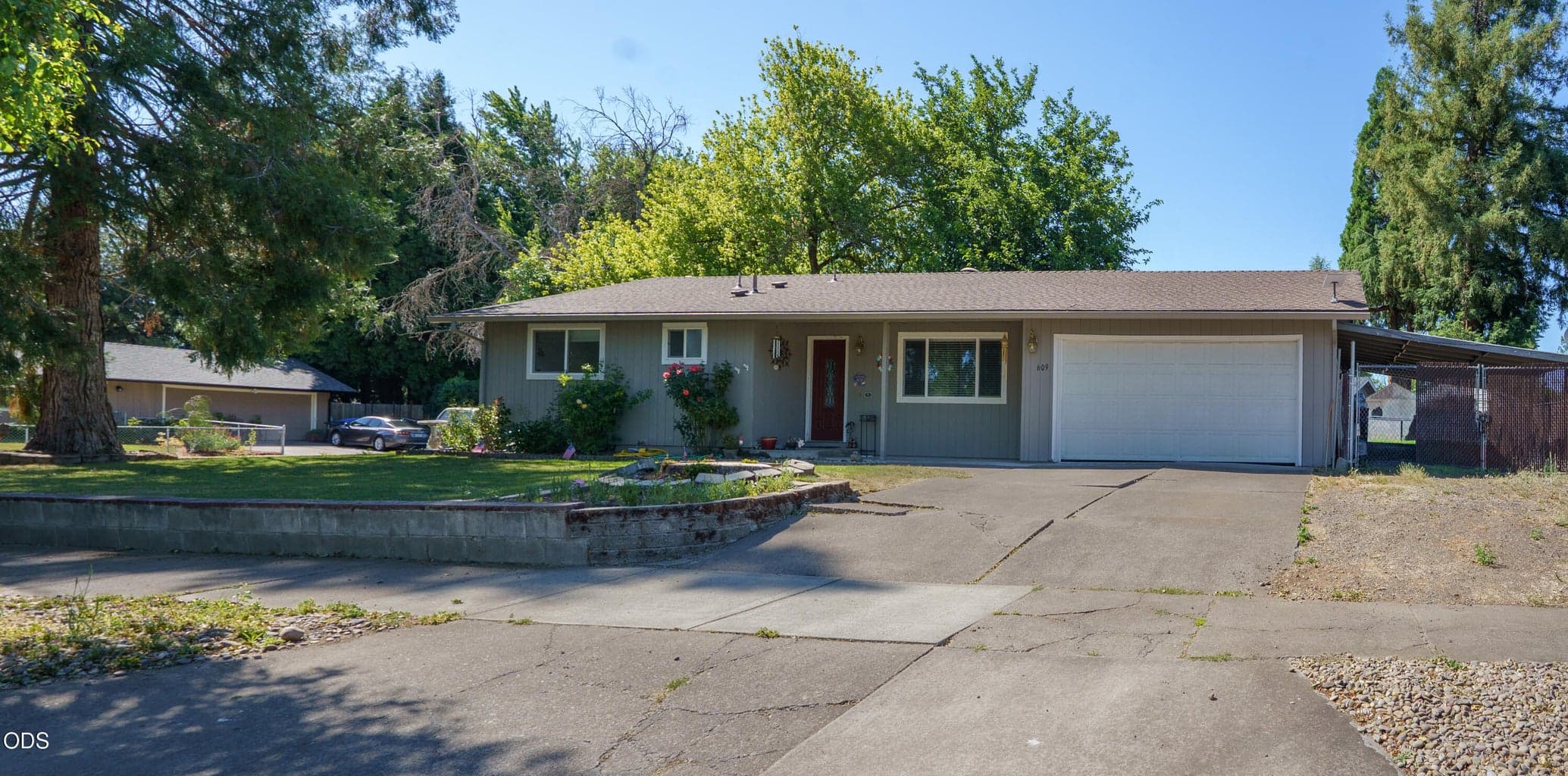 Photo of 609 Archwood 2 of 14