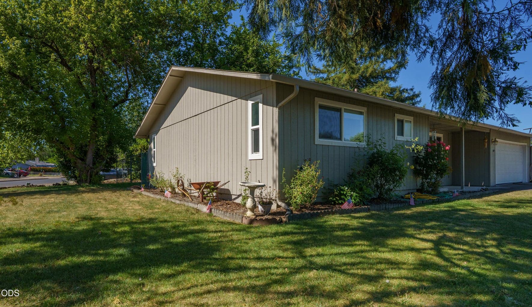 Photo of 609 Archwood 3 of 14