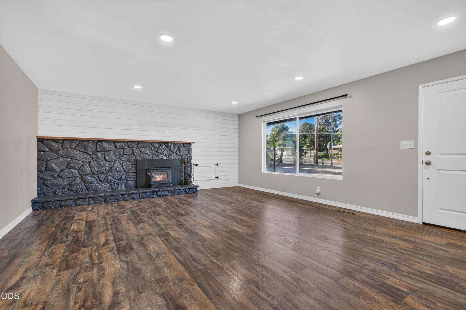 Photo of 2425 McAndrews 3 of 21