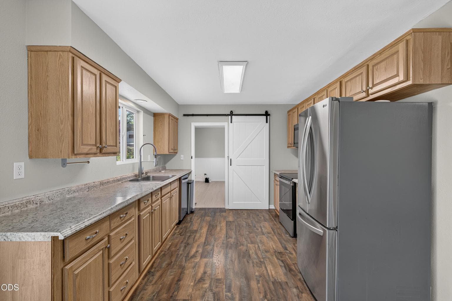 Photo of 2425 McAndrews 5 of 21