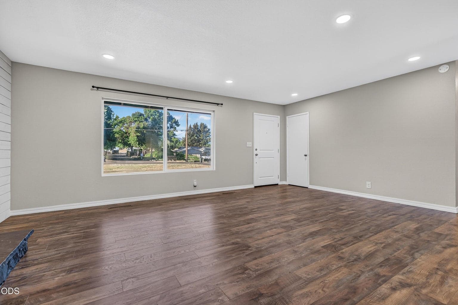 Photo of 2425 McAndrews 4 of 21