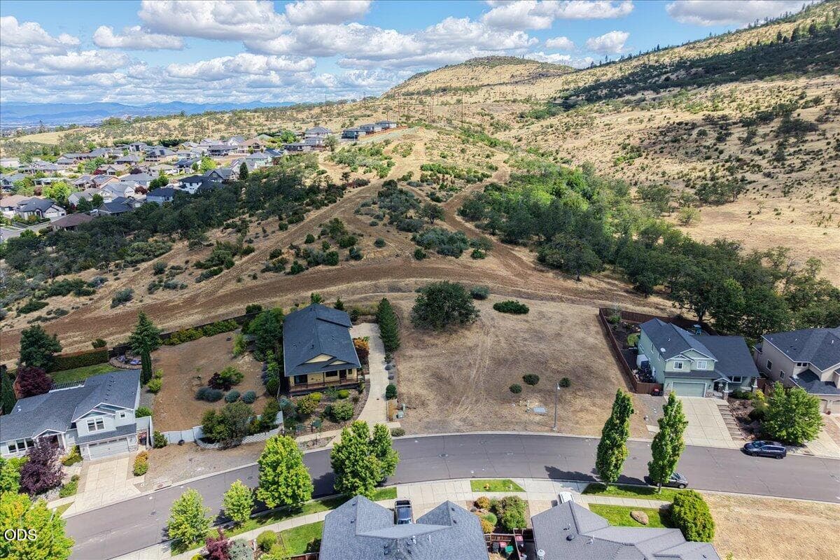 Photo of 4359 Vista Pointe 4 of 12