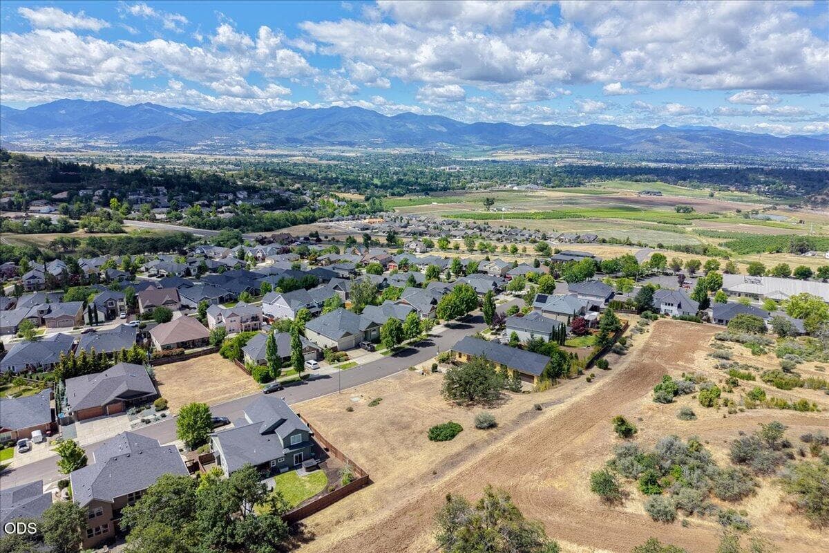 Photo of 4359 Vista Pointe 3 of 12