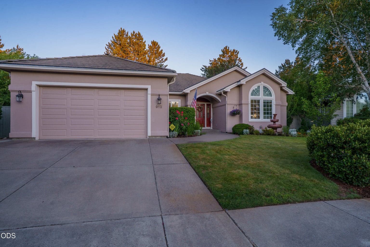 Photo of 912 Mountain View 3 of 28