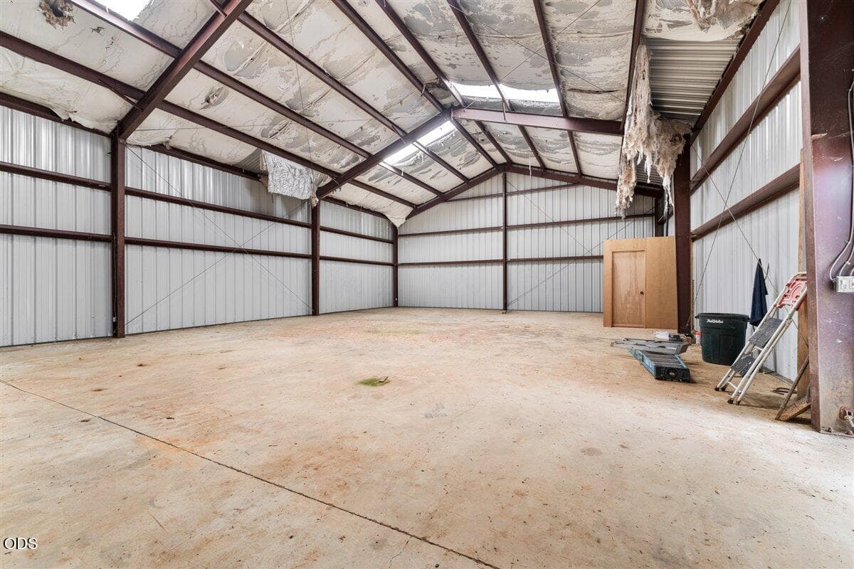 Photo of 35000 Redwood 5 of 30