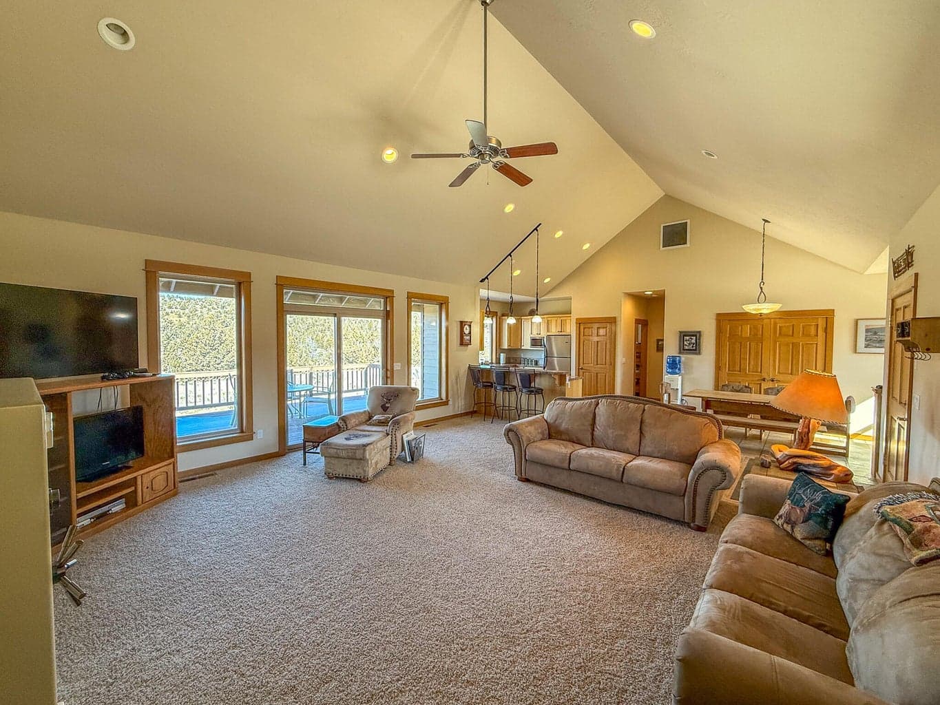 Photo of 25405 Bear Creek 4 of 69