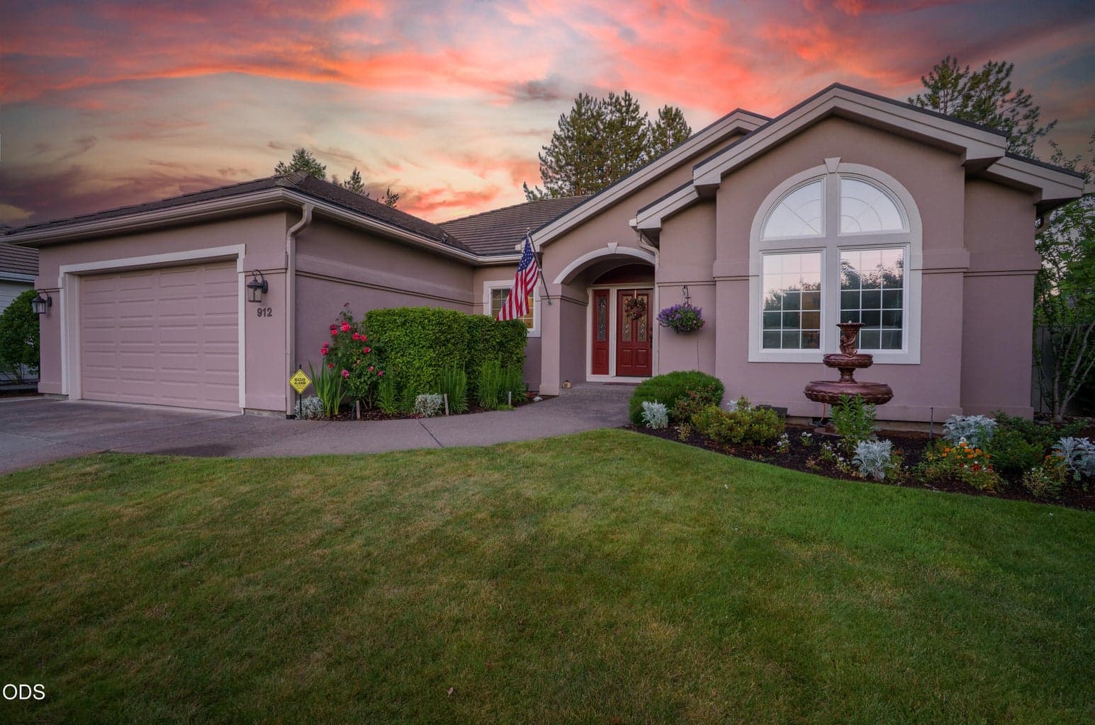 Photo of 912 Mountain View 1 of 28