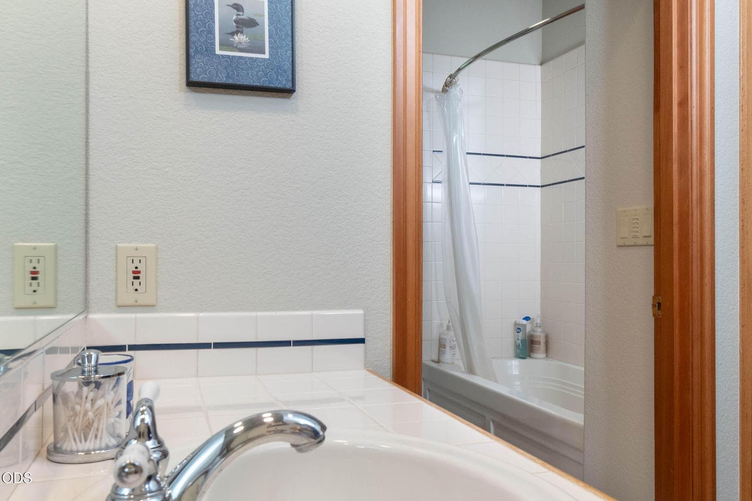 Third bathroom suite with tub-shower